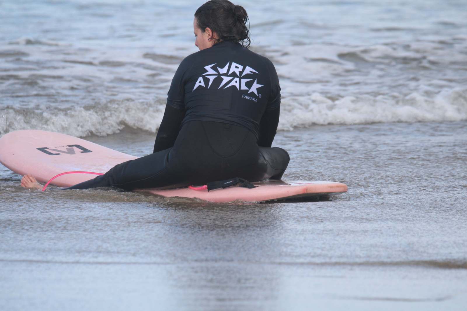 Beginner Surf Tips: What to Expect from Your First Surf Lesson in Famara Lanzarote