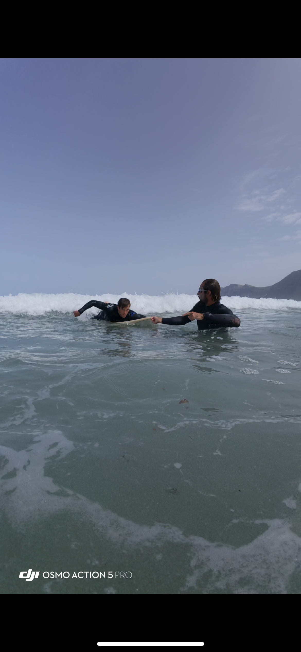 Surf lesson 1on1 with the instrucotr at famara beach lanzarote 